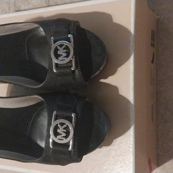 Michael Michael Kors Charm Slingback Black Leather Platform Sandal Designer Shoe - Picture 3 of 9